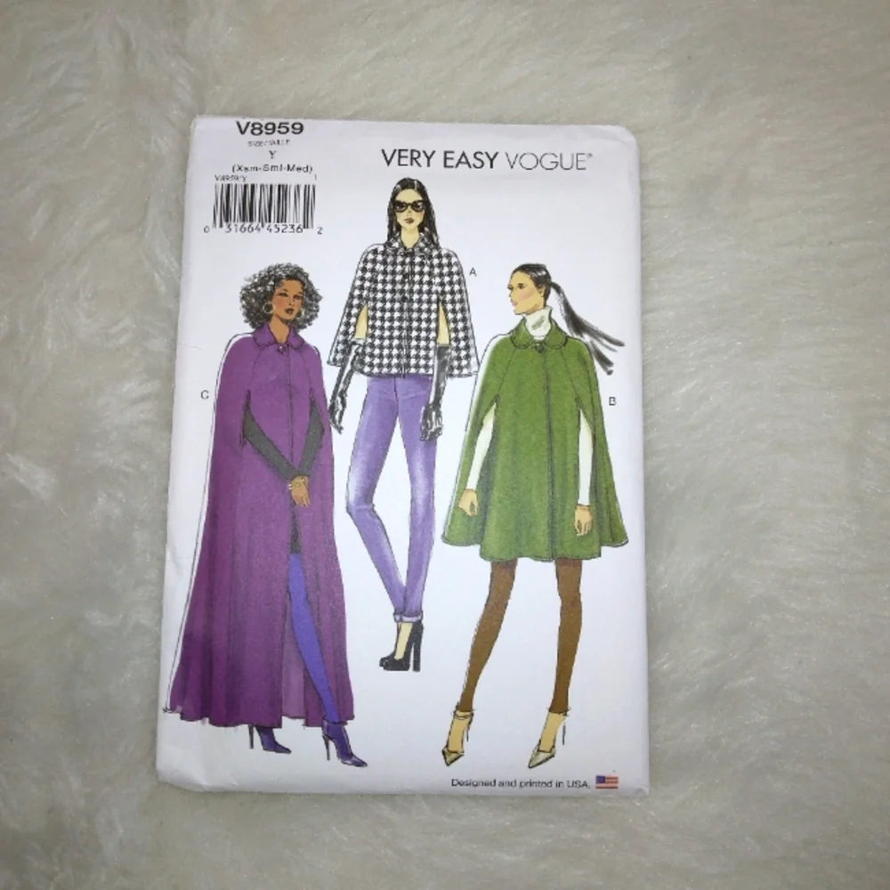 VOGUE V8959 Sz XS-M Very Easy Vogue Misses' Round Collar Capes